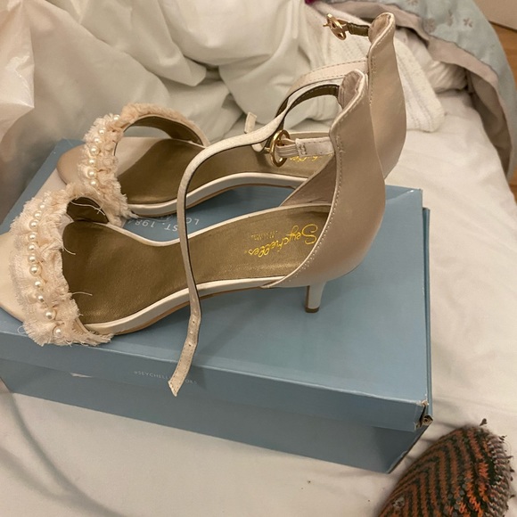 Nwot Seychelles brand cream sandals . Size 10. - Picture 2 of 8